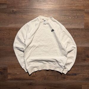 Nike white crewneck sweatshirt Men’s Size Medium
